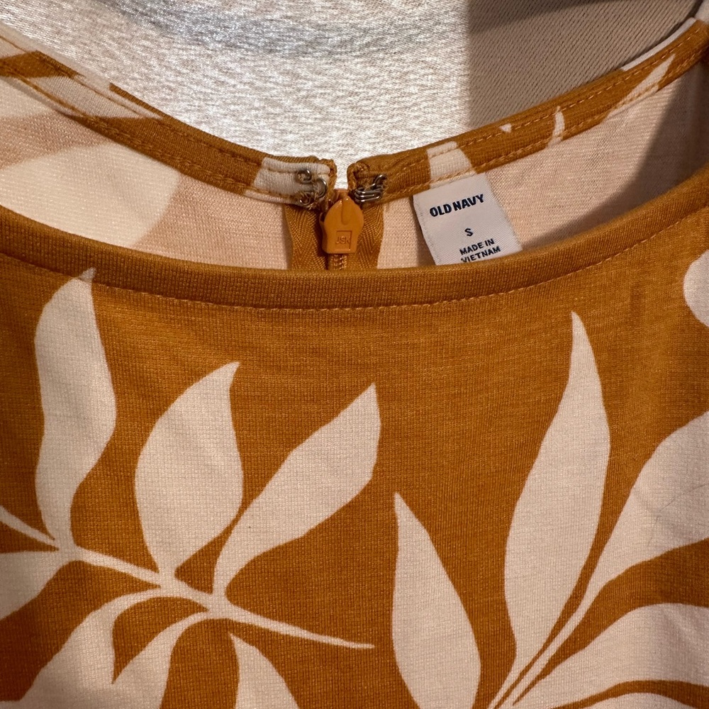 Old Navy Summer Dress - Picture 2 of 2